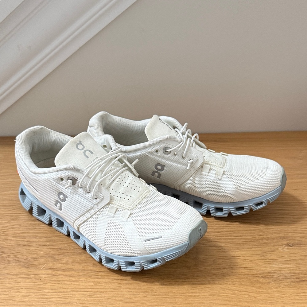 On Running Women's Shoes in White and Blue